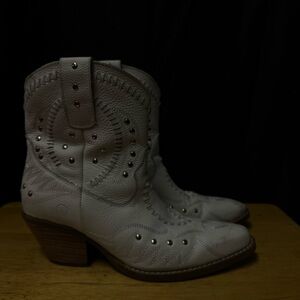 Dingo White Studded Heeled Boots